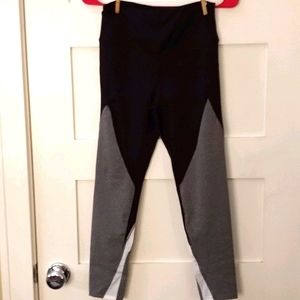 🦋 NWOT SZ SM Workout leggings.